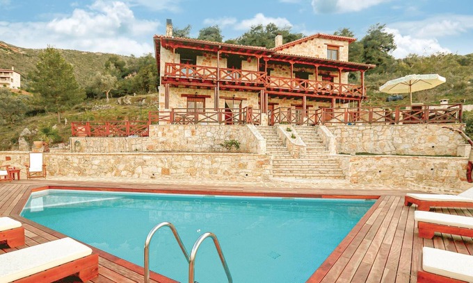 Paralia Porovitsis Casa | Alojamiento de 4 habitaciones en Ano Platanos Akrata