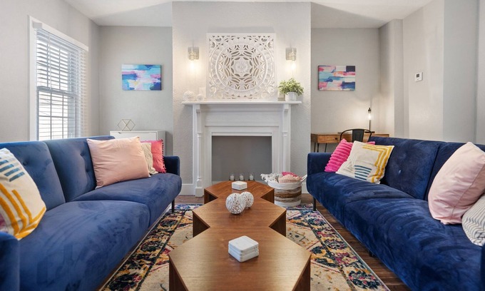 South Side Slopes Casa | Situated just 1.4 miles away from Pittsburgh’s buzzing downtown.