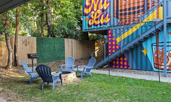 Phoenix Hill Apartamento | Unique Shipping Container Retreat: Six 1BR Units