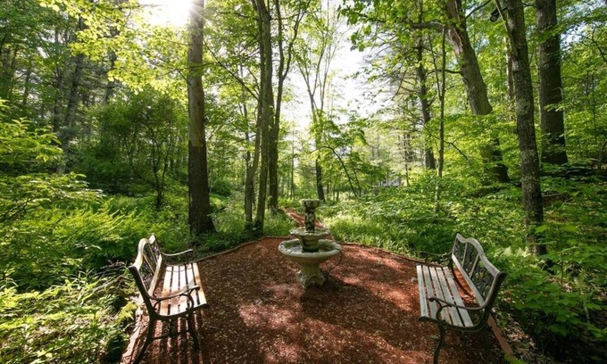 Somersworth Casa | Six-Bedroom Family Retreat