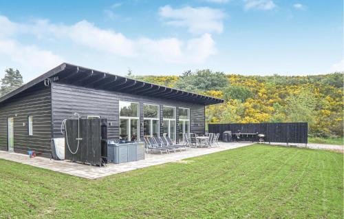Handrup Strand Casa | Six-Bedroom Holiday Home In Ebeltoft