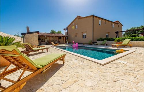 Galovac Casa | Six-Bedroom Holiday Home In Galovac