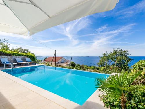 Mlini Villa | Six Bedroom Villa with Terrace and Swimming Pool