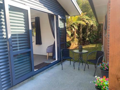 Franz Josef Glacier Apartamento | Six Kamahi Guest Studio