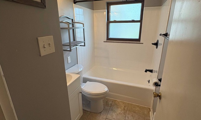 Kamm's Corners Casa | Six minutes from the airport. Family Friendly!