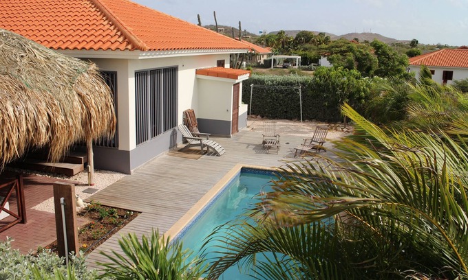 Willemstad Villa | Villa tropical para seis personas con piscina privada en Curazao
