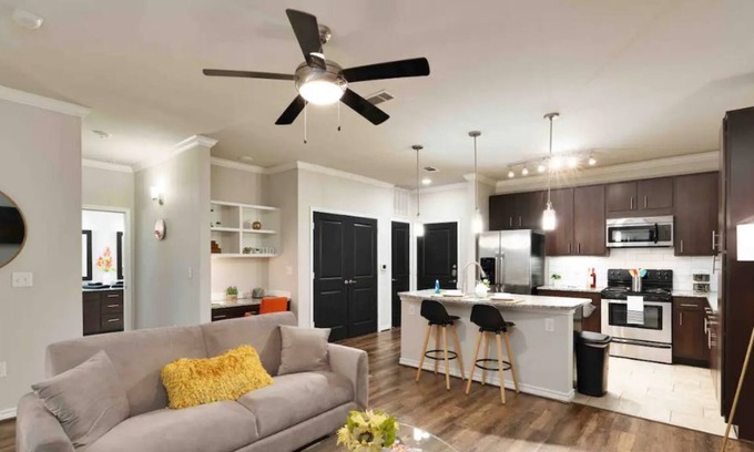 Wetmore Apartamento | SixFlags/RIM/LaCantera/Shopping/TheDominion/RestaurantsNearby