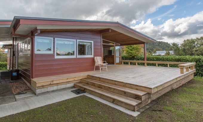 Kuratau Cabaña | Sixties Cedar Bach - Kuratau Holiday Home