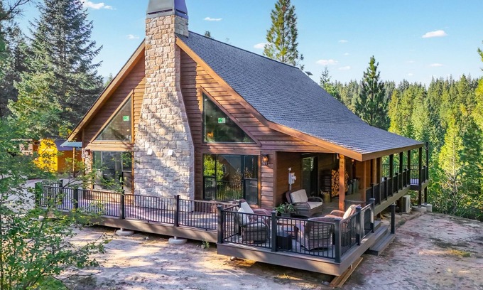Garden Valley Cabina | Siyi'ku Lodge | Custom Luxury | Starlight Theatre