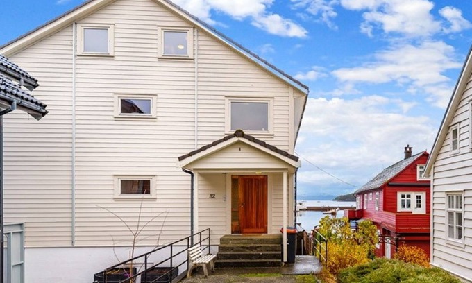 Tysnes Casa | Sjøstrand by Interhome