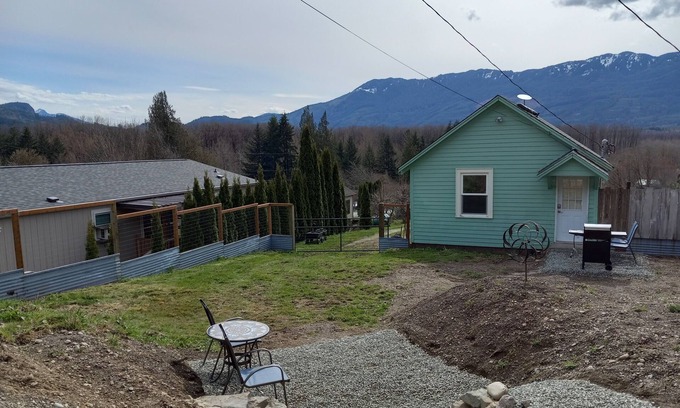 Concrete Cabina | Skagit Cabin Rockport