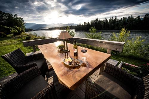 Terrace Cama Y Desayuno | Skeena River House Bed & Breakfast