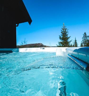 Svingvoll Chalet De Esquí | Skeikampen cabin with mountain view, jacuzzi, and 8 bedrooms
