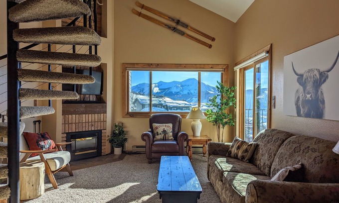 Crested Butte Condominio | Ski and Bike In/Out Condo on Mt. Crested Butte with Private Entrance. Sleeps 8