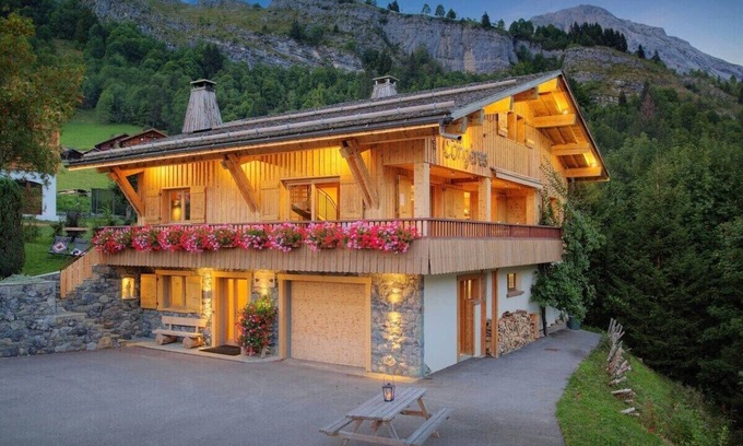 Le Chinaillon Chalet De Esquí | Chalet-Joubarbe-Lujoso-Vista a la Montana-Baño con bañera