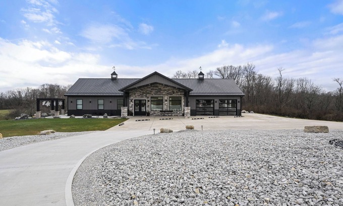 Aurora Casa | Ski, Casino,Concerts! Lawrenceburg has it all!