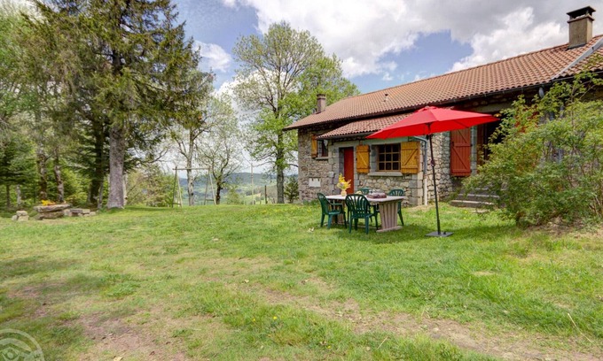 Chalmazel-Jeansagniere Cabaña | Acogedor chalet en Chalmazel: a pie de pistas, chimenea, admite mascotas, ideal para familias