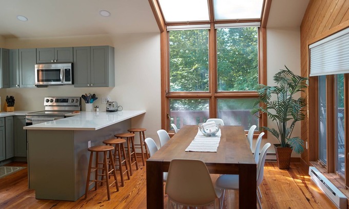 Forest Farms Casa | *Ski Family Lodge* Renovated Kitchen & 4 bed
