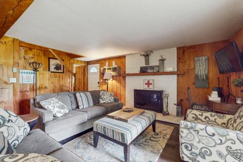 West Dover Casa | Ski Haus Retreat - Unit A