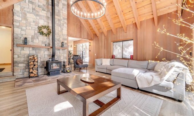 Pla-Vada Woodlands Cabina | Ski, Hike & Fish: Cabin w/ Deck in Soda Springs!