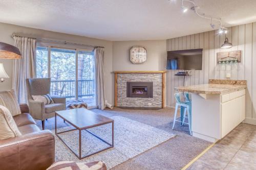 Century West Casa | Ski House 106 - Meredith Lodging