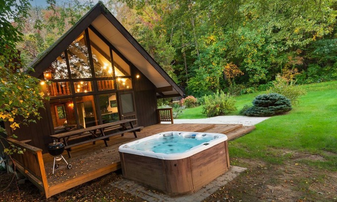 Vernon Chalet De Esquí | Ski house/ ON THE SLOPE/ Private hot tub & Fire pit