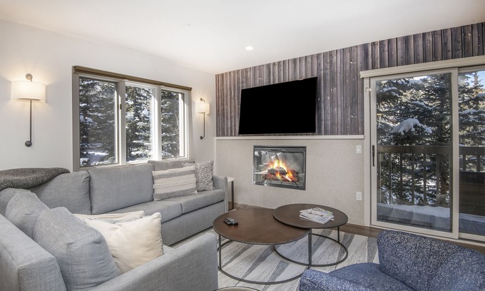 Beaver Creek Condominio | Entrada y salida de esquí en Beaver Creek Village Condo con balcón, bañera de hidromasaje, transporte gratuito