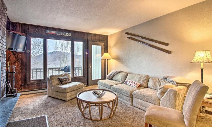 Killington Casa | Ski-In and Ski-Out Pico Mountain Townhome with Fireplace