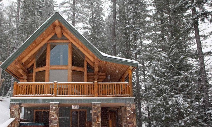 East Kootenay Cabina | Ski-in Cabin with private hot tub + Balcony!