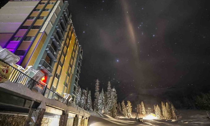 Kirkwood Hotel | SKI IN-SKI OUT - King Bed - Hotel Room @ KirkwoodVillage w Mtn View