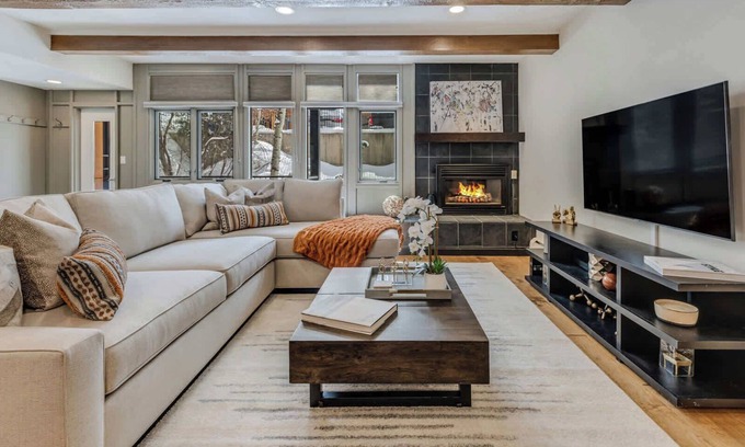 Aspen Apartamento | Ski-in/out! 3 BR, 3 BA Aspen Condo w/ Hot-tub!