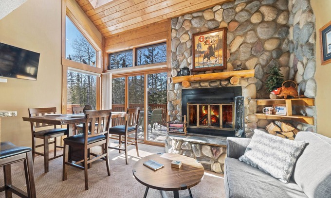 Lutsen Casa | Ski in/out at Lutsen Mountains. Family-sized base camp, on the trails in Lutsen!