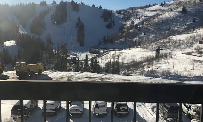 Powder Mountain Cabina | Ski in/out condo for 4 at Powder Mountain