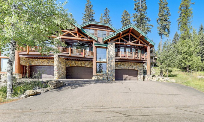 Whitefish Cabina | Ski-In/Out, Hot Tub: Spacious Retreat in Whitefish