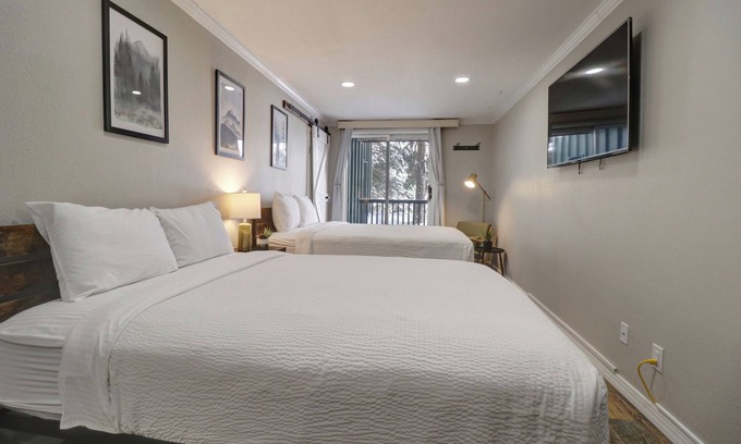 Copper Mountain Condominio | Ski In/Out Hotel Room w/ Hot tub.