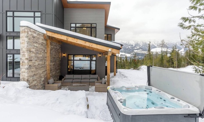 East Kootenay Chalet De Esquí | Ski In/Out. Luxury with Hot Tub & EV Charger