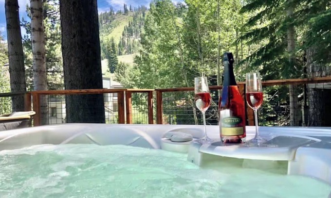 Olympic Valley Casa | ★★Ski In-Out! Mid-Mountain PALISADES home! Hot tub! Views! Walk to village! ★★