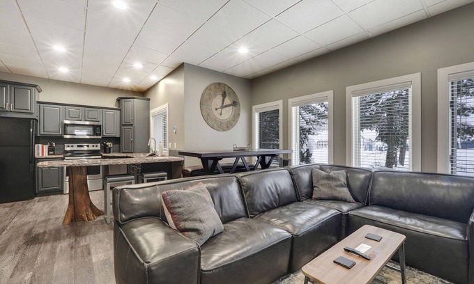 Boyne Falls Condominio | Ski-In/Out | Radiant Heated Bathrooms | Ski Boot/Glove Warmer | Gas Fireplace