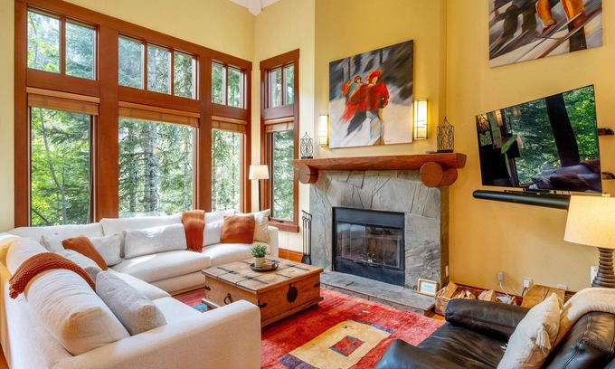 Nordic Estates Casa | SKI IN/OUT | Spacious 4BR | Private Hot Tub | Double Garage | Managed By Aloha Whistler