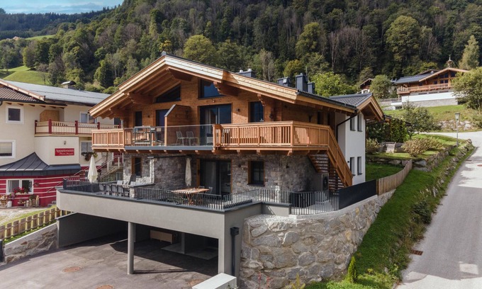 Bramberg am Wildkogel Chalet De Esquí | Ski-in/ski-out luxury lodge with balcony terrace sauna