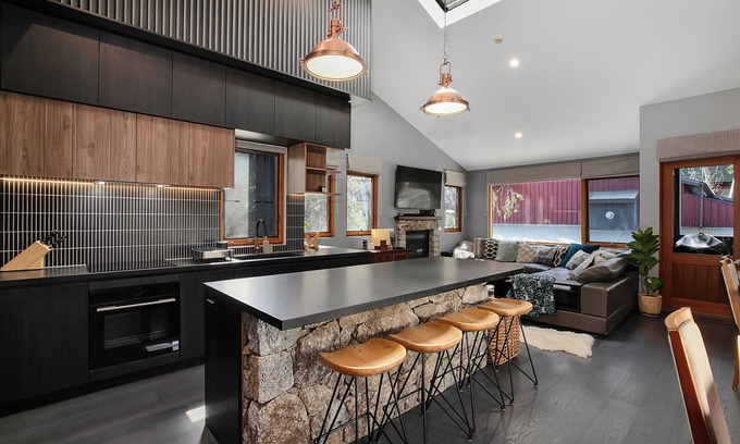 Thredbo Chalet De Esquí | Ski In Ski Out #10 - Stunningly renovated Ski Retreat on snow - 3 Bed, 3 Bath