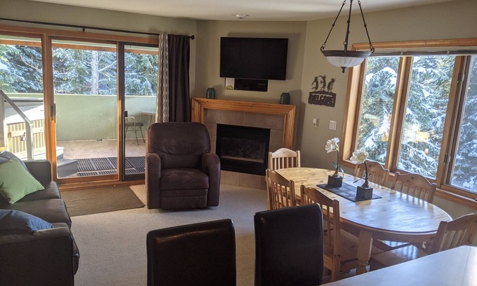 Sundance Estates Condominio | Ski In, Ski Out 2 Bed/2 Bath Condo