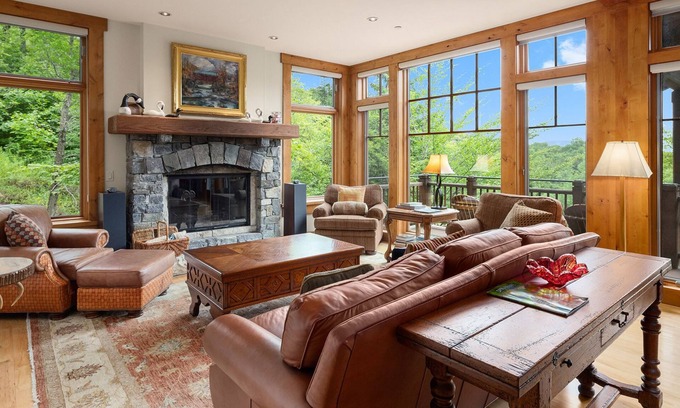 Spruce Peak Cabina | Ski in Ski out 5 bedrooms Bedroom Spruce Peak Lodge Luxury Mountain Cabin with slope-side views.