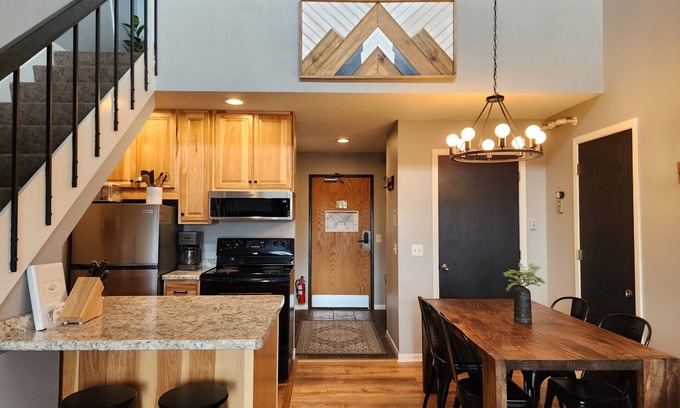 Lutsen Condominio | Ski-In/Ski-Out 6-Person Condo in Lutsen Mountains- Pool & Hot Tub