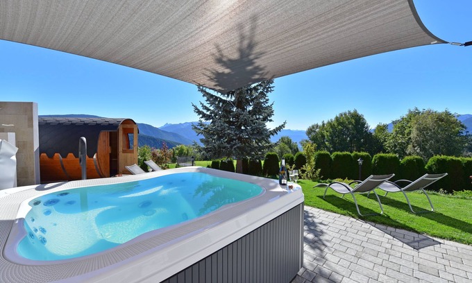 Maranza Apartamento | Ski-In / Ski-Out Apartment with Balcony, Sauna, & Jacuzzi; Pets Allowed, Parking Available