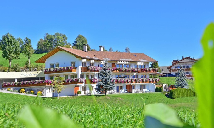 Maranza Apartamento | Ski-In / Ski-Out Apartment with Patio, Sauna, & Jacuzzi; Pets Allowed, Parking Available