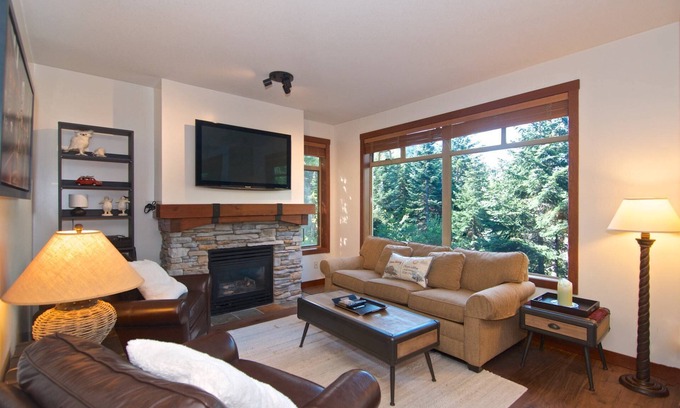Nordic Estates Casa | Hermosa casa adosada en Whistler Creekside