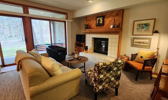Harbor Springs Condominio | Ski-in, Ski-out Condo at Nub's Nob Ski Resort near Harbor Springs & Petoskey