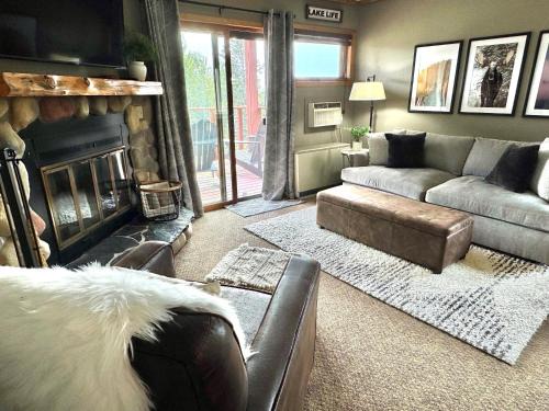 Lutsen Casa | Ski in Ski out Cozy Studio Condo, Pool, Hot Tub, Views of Moose Mtn