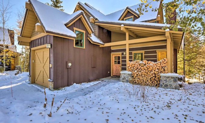 Tamarack Resort Casa | Ski-In/Ski-Out Donnelly Townhome w/ Hot Tub!